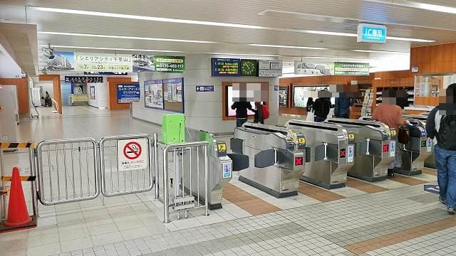 千里中央駅から大阪モノレールの乗換方法