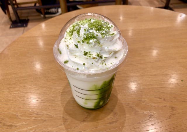 スタバのフラペチーノの飲み方