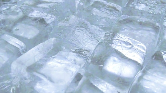 古米パサパサを復活させる！氷を入れて炊く