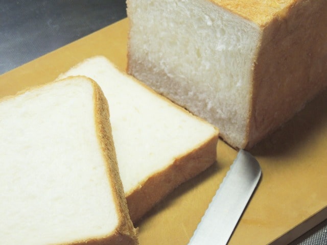 食パンをスライス