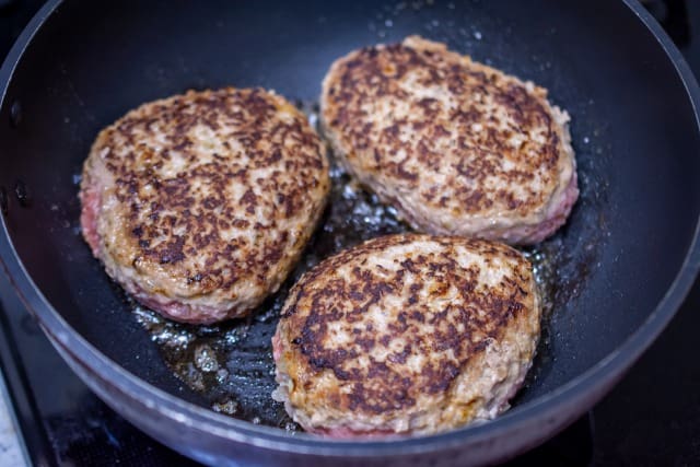 冷凍したハンバーグのタネの焼き方とコツ